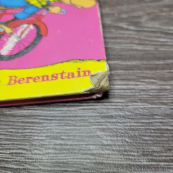 The Berenstain Bears Vintage Colouring Book and Story Book Bundle - Picture 7 of 12